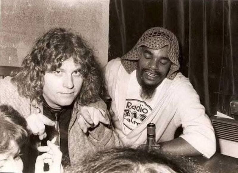 File:Denny Walley and Ike Willis.jpg